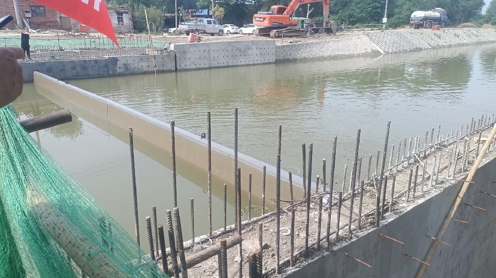 鋼壩施工現(xiàn)場